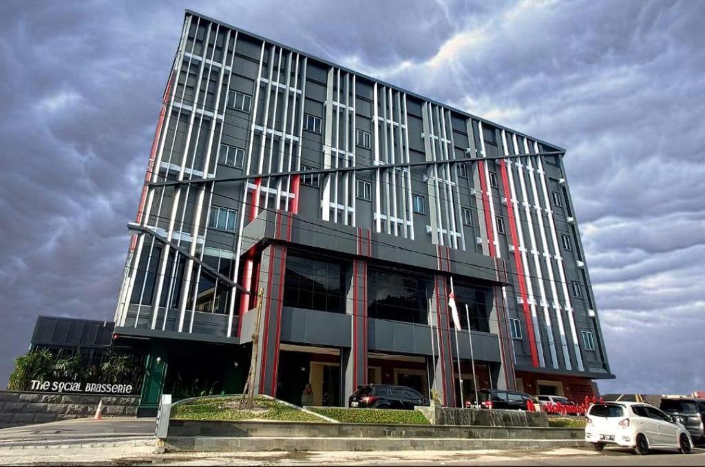 New Hollywood Hotel Pekanbaru Exteriér fotografie
