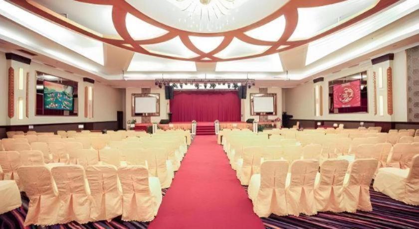 New Hollywood Hotel Pekanbaru Exteriér fotografie