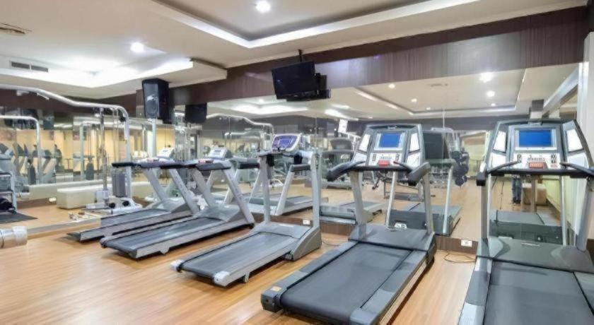New Hollywood Hotel Pekanbaru Exteriér fotografie