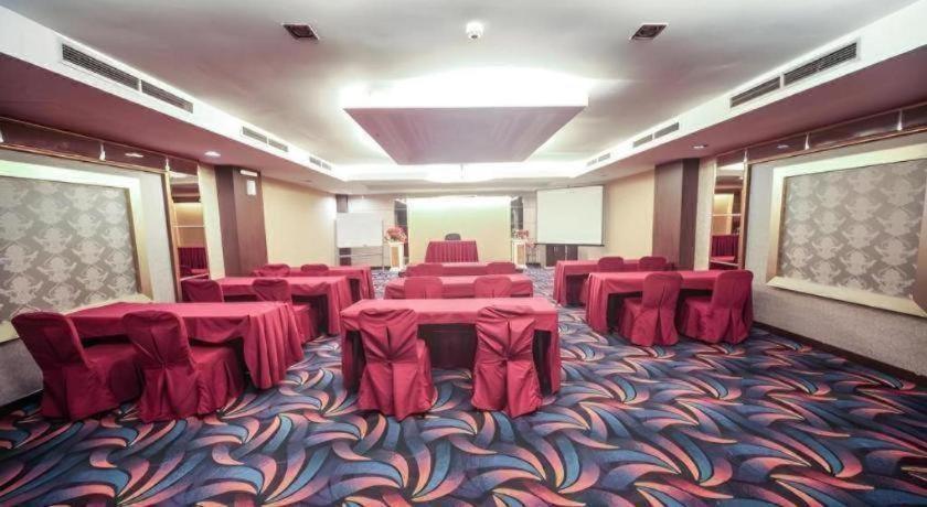 New Hollywood Hotel Pekanbaru Exteriér fotografie