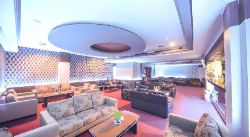 New Hollywood Hotel Pekanbaru Exteriér fotografie