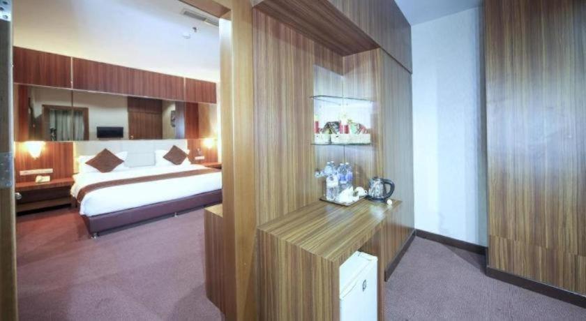 New Hollywood Hotel Pekanbaru Exteriér fotografie