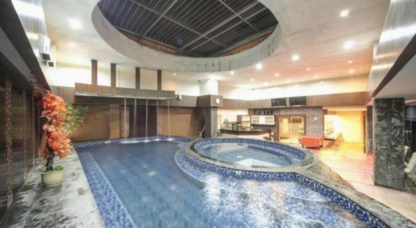 New Hollywood Hotel Pekanbaru Exteriér fotografie