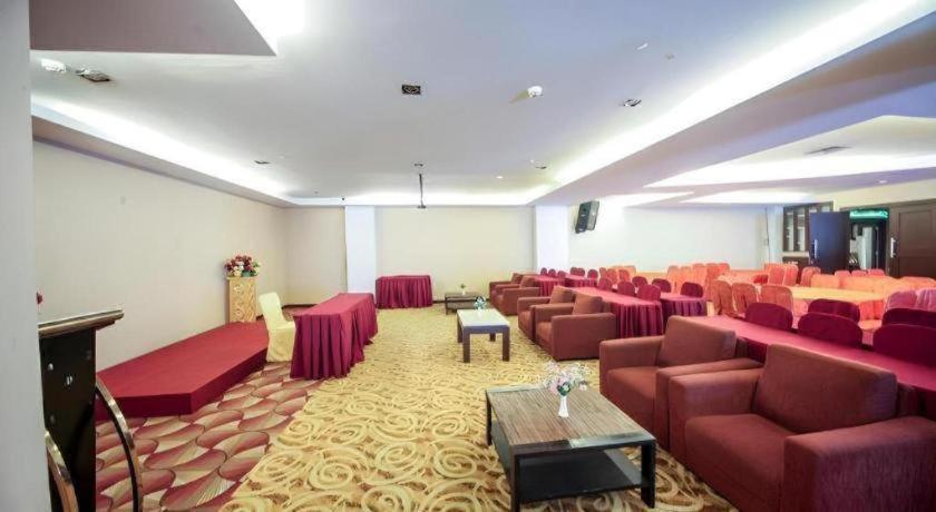 New Hollywood Hotel Pekanbaru Exteriér fotografie